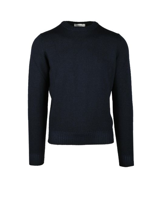 Filippo De Laurentiis Pulls Sweater