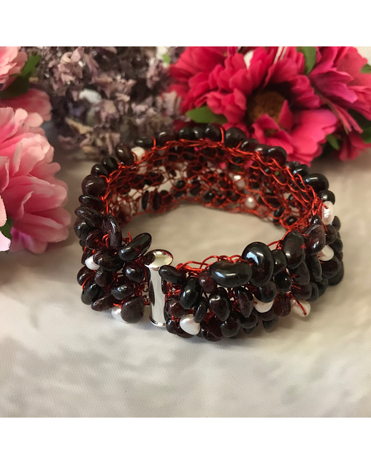 Sarah Valley Garnet and Fresh Water Pearls Bracelet Small