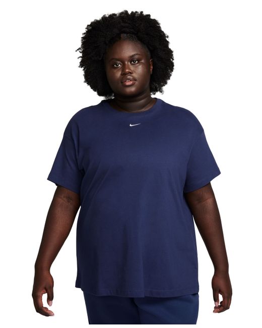 Nike Plus Active Sportswear Essential Logo T-Shirt