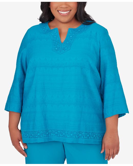 Alfred Dunner Plus Tradewinds Lace Texture Notched Top