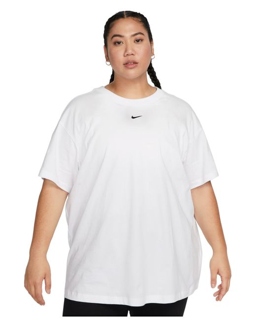Nike Plus Active Sportswear Essential Logo T-Shirt black