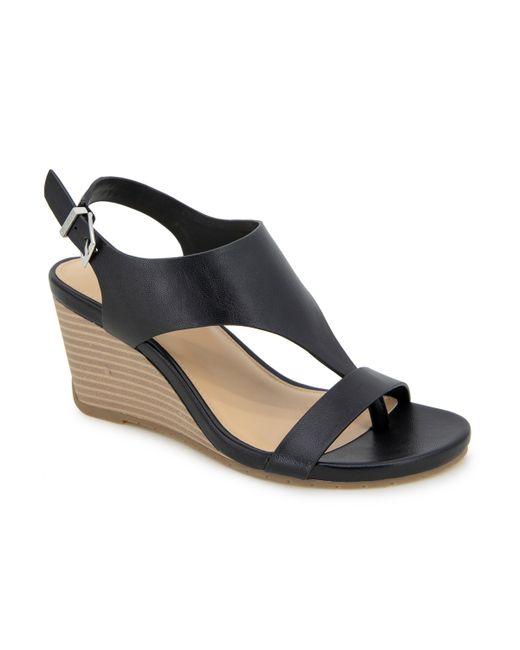 Kenneth Cole REACTION Greatly Thong Sandals