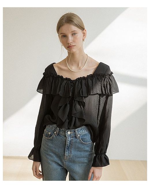 clet Square Ruffle Blouse