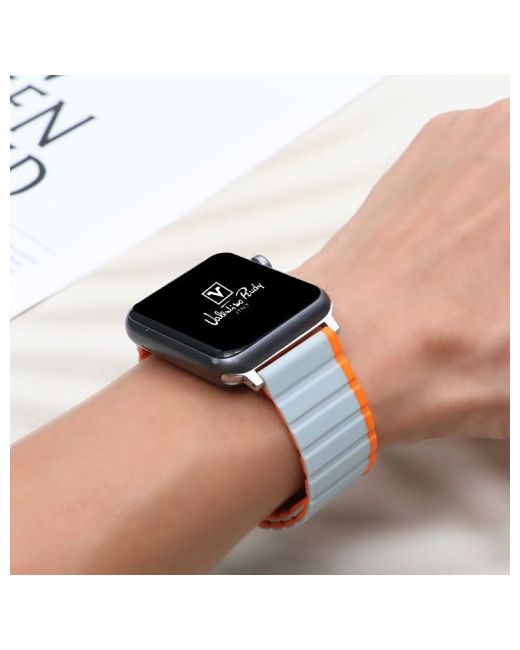 valentinorudy VRA262-GO Apple Watch Compatible Silicone Magnetic Strap Band 8 7 6 SE 5 4 3 2 1