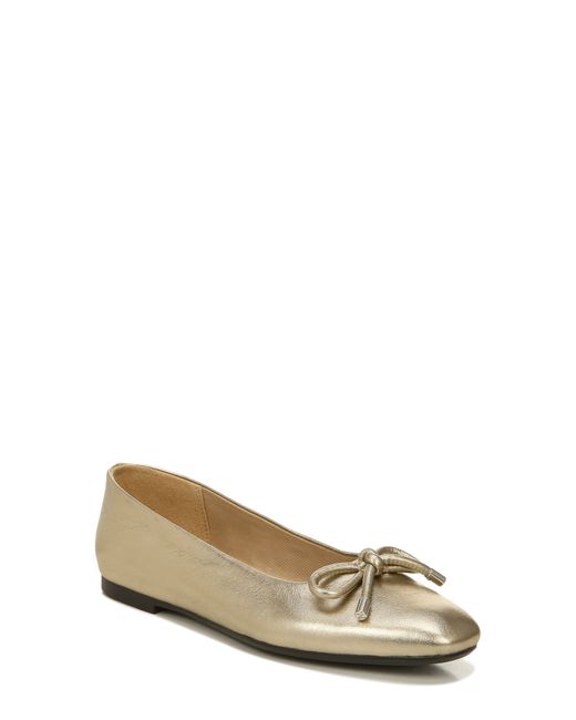 Naturalizer Poetic Skimmer Flat in Gold at 6.5