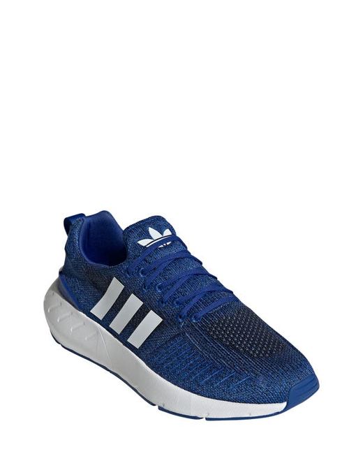 Adidas Swift Run 22 Sneaker in Team Royal White/Ink at