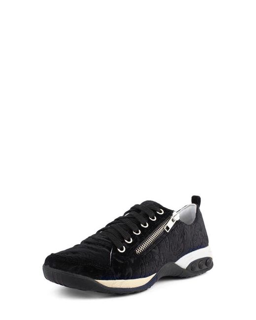 Therafit Sienna Sneaker in at