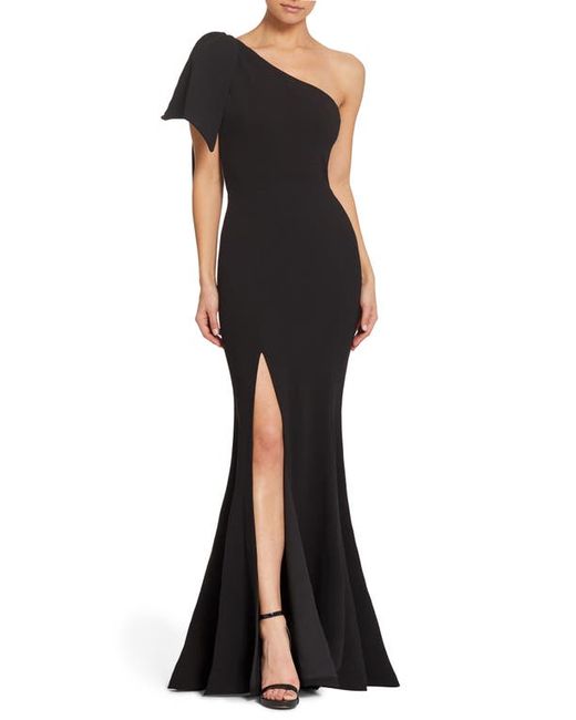 Dress the population Georgina One-Shoulder Crepe Gown in at
