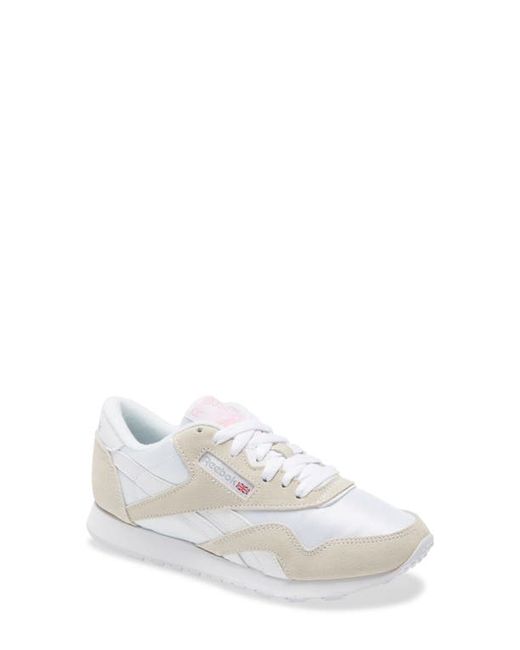 Reebok Classic Sneaker in White/Light Grey at