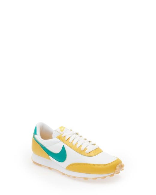 Nike Daybreak Sneaker in White/Yellow at