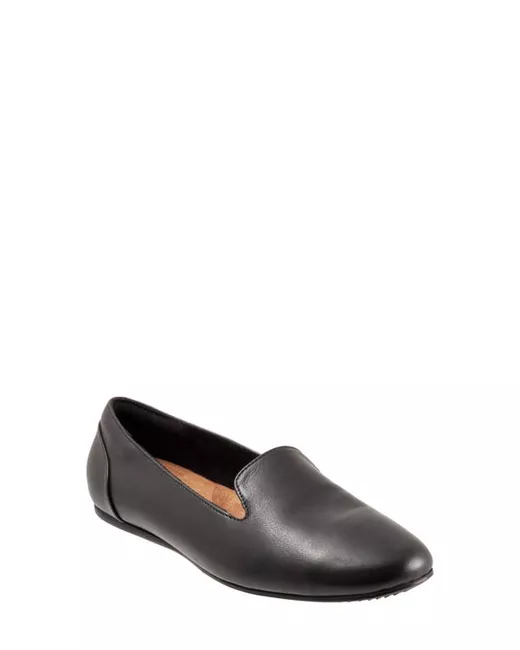 SoftWalk® SoftWalk Shelby Leather Loafer in at