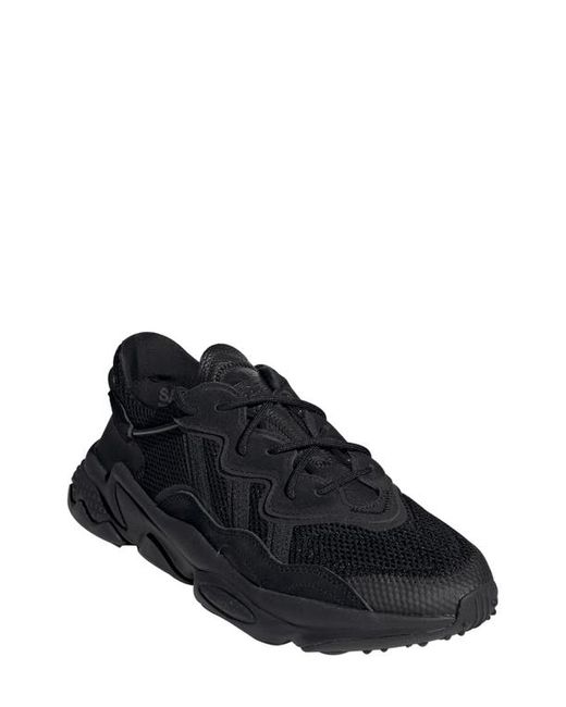 Adidas Ozweego Sneaker in Black/Black/Grey Five at