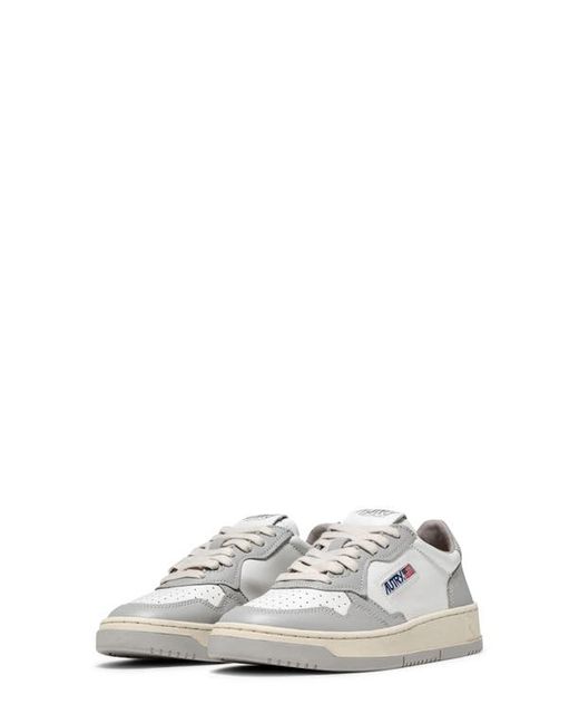 Autry Medalist Low Sneaker in W at