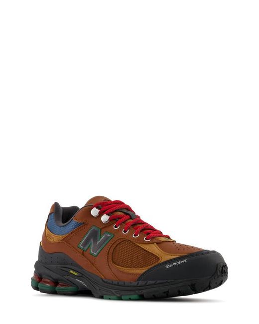 New Balance 2002R Sneaker in Brown/Team at