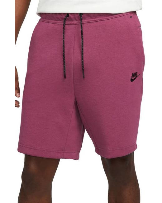 Nike Sportswear Tech Fleece Shorts in Rosewood/Black at