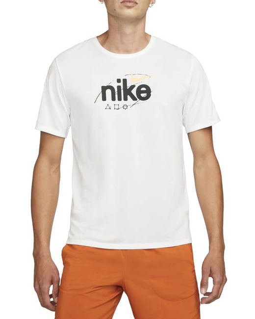 Nike Miler Dri-FIT Running Logo Graphic Tee in Summit White/Peach Cream at