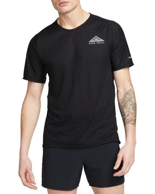 Nike Dri-FIT Trail Solar Chase Performance T-Shirt in Black at