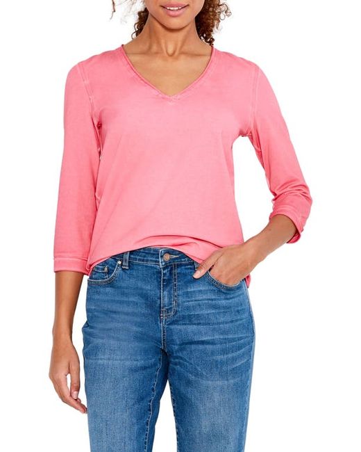 Nic+Zoe Rolled V-Neck Top in at