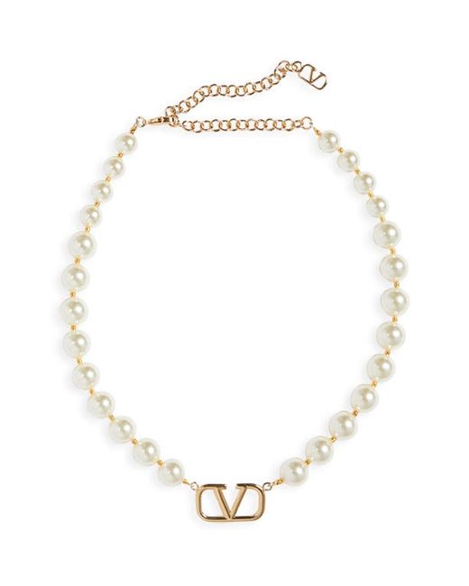 Valentino VLOGO Signature Imitation Pearl Choker Necklace in Oro/Cream at