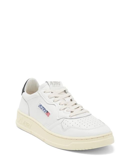 Autry Medalist Low Sneaker in Leat/Leat Wht/Bk at 8Us