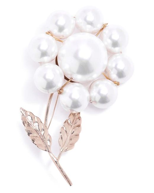 Carolina Herrera Imitation Pearl Flower Brooch in Pearl/Gold 917 at