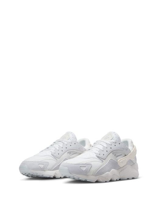 Nike Air Huarache Sneaker in Summit White at 5.5