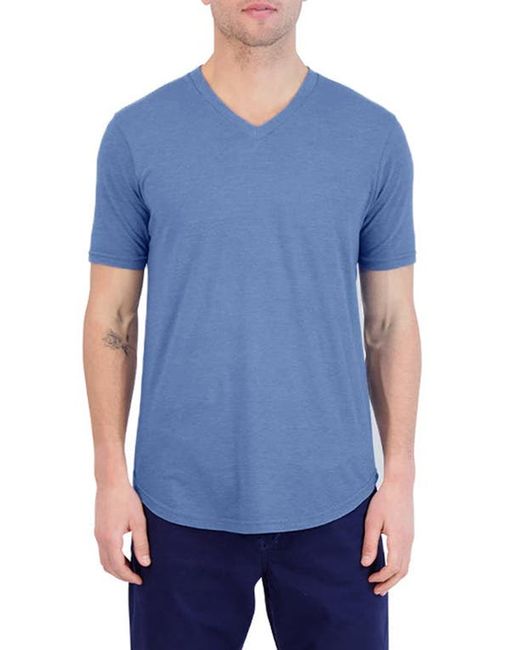 Goodlife Scallop V-Neck T-Shirt in at Small