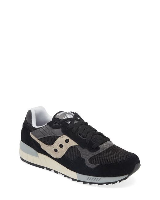 Saucony Shadow 5000 Essential Sneaker in at 8