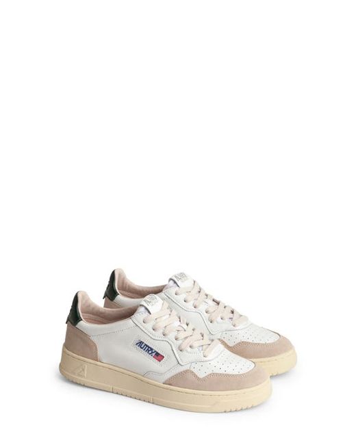 Autry Medalist Low Sneaker in at 9Us