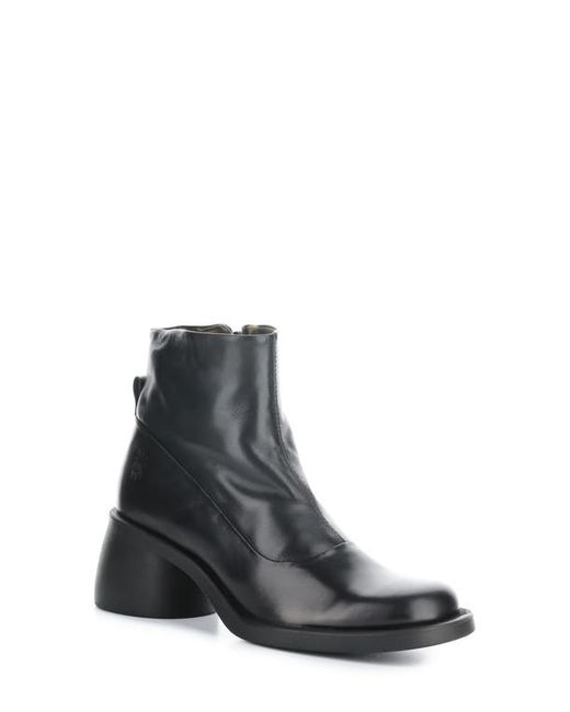 FLY London Hint Boot in at 5.5Us