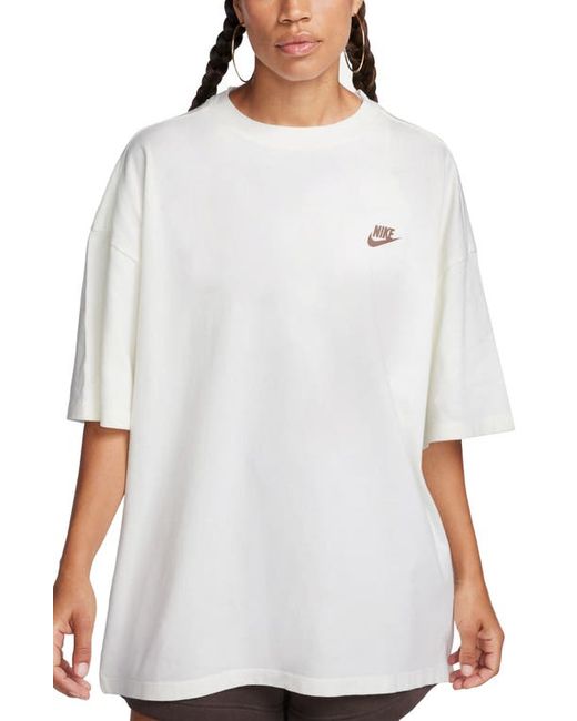 Nike Sportswear Essentials Oversize Graphic T-Shirt