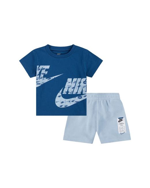 Nike Sportswear Club Graphic T-Shirt Sweat Shorts Set