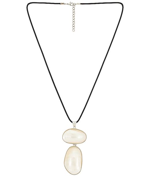 Amber Sceats Pendant Necklace Ivory.