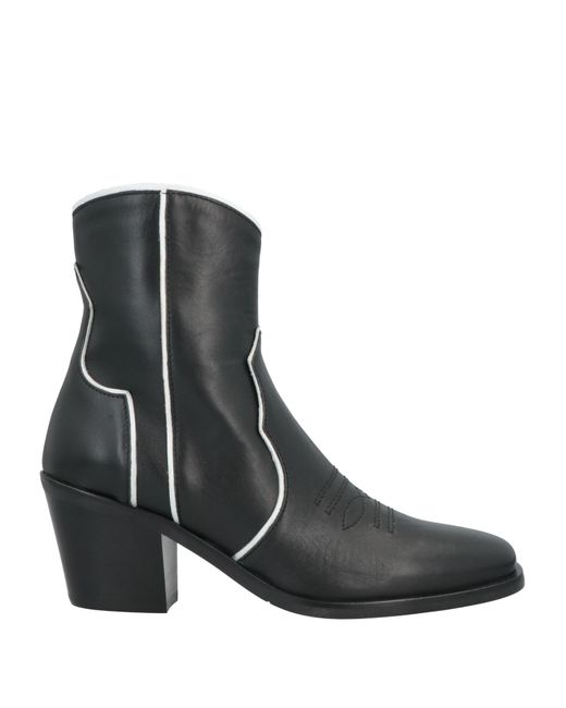 Janet & Janet Ankle boots