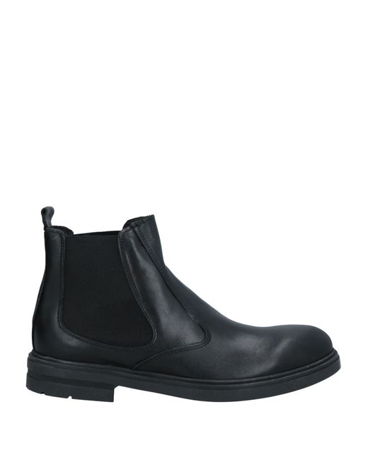 Twelve Ankle boots