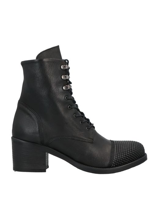 Keb Ankle boots